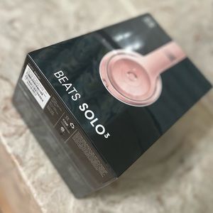 BRAND NEW Beats solo3 Rose gold wireless headphones